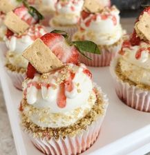 Strawberry wedding cupcakes